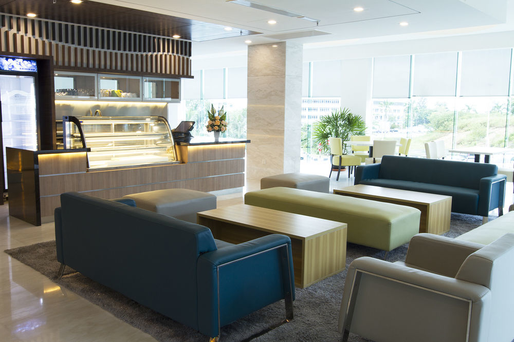 Promenade Hotel Бинтулу Екстериор снимка