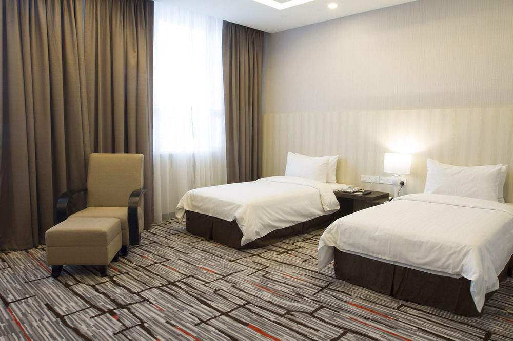 Promenade Hotel Бинтулу Екстериор снимка