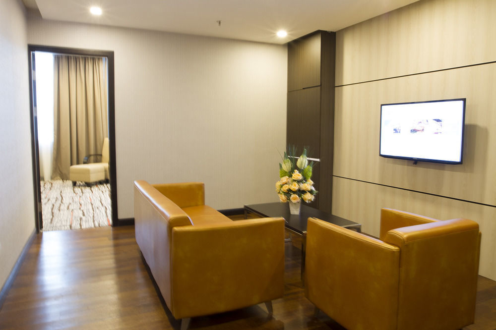 Promenade Hotel Бинтулу Екстериор снимка