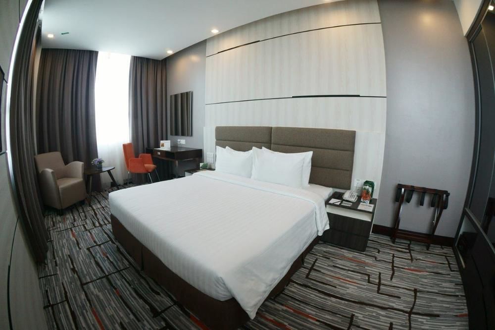 Promenade Hotel Бинтулу Екстериор снимка