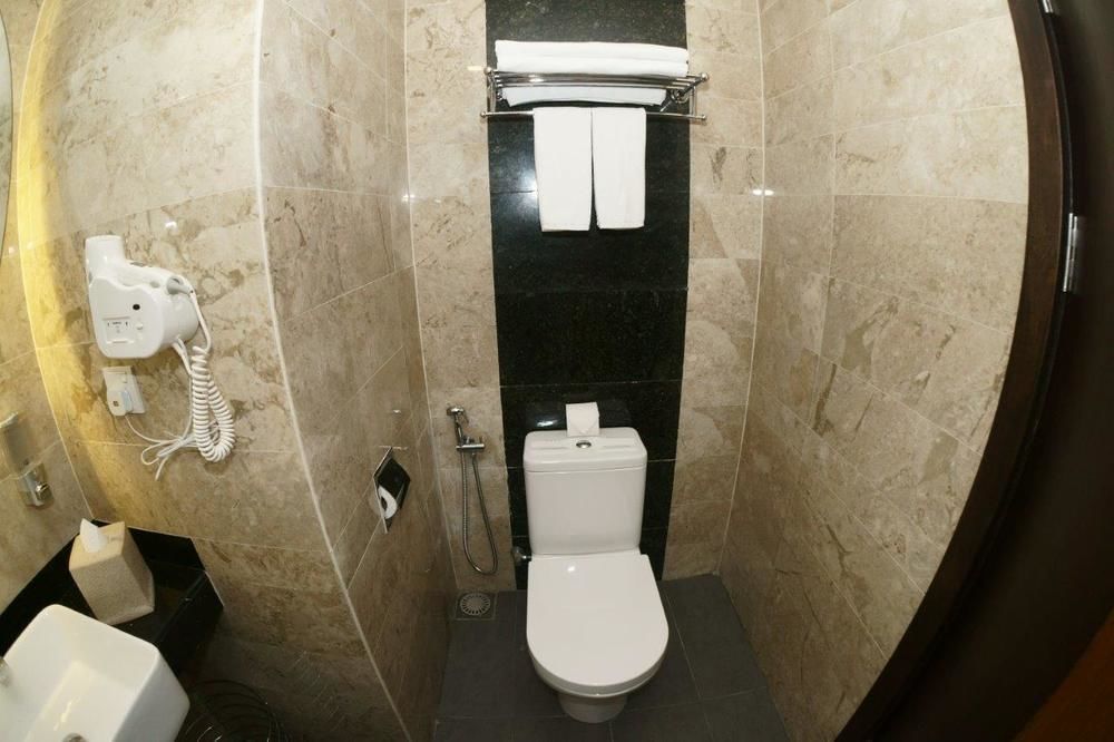 Promenade Hotel Бинтулу Екстериор снимка