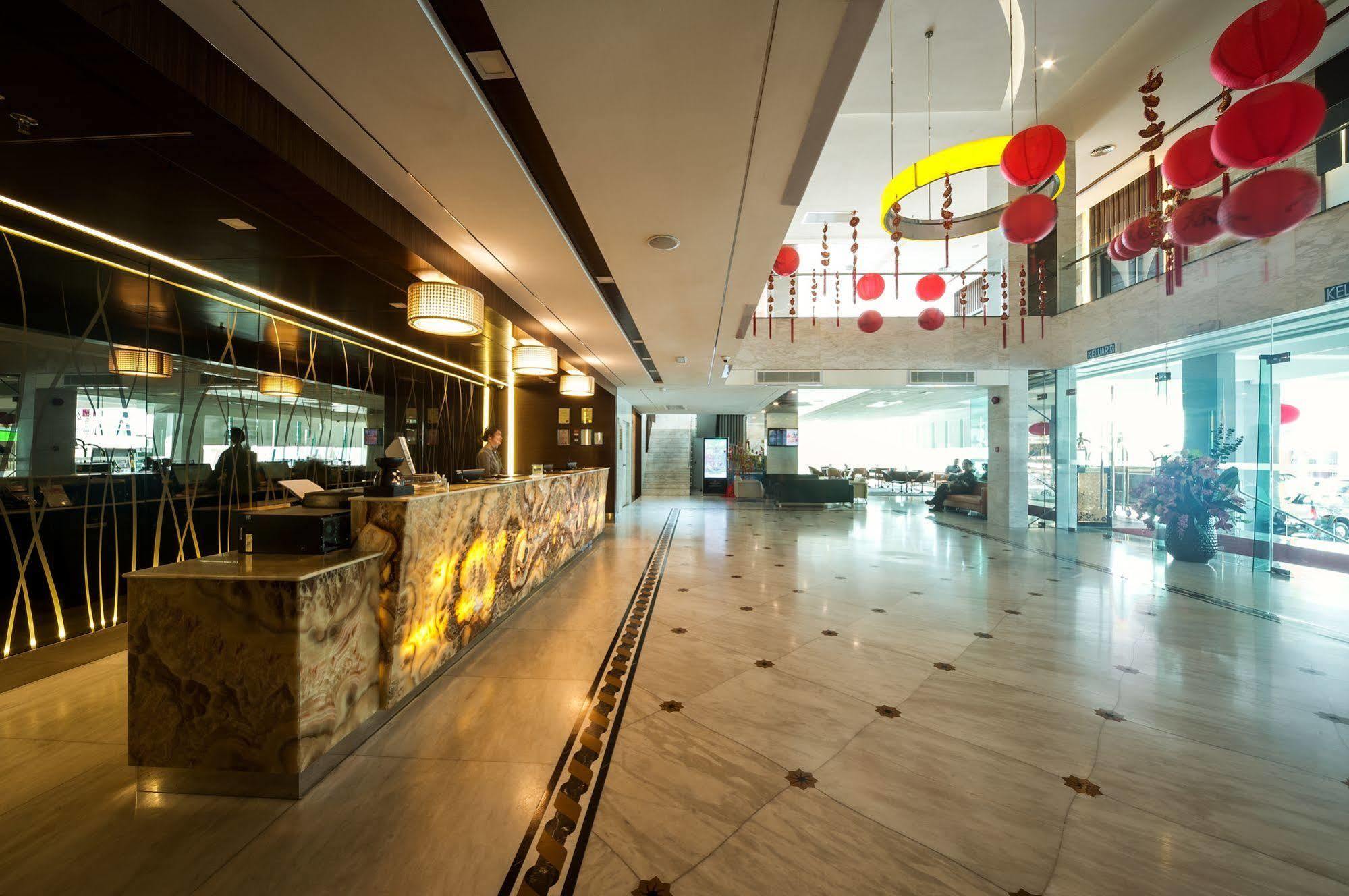 Promenade Hotel Бинтулу Екстериор снимка