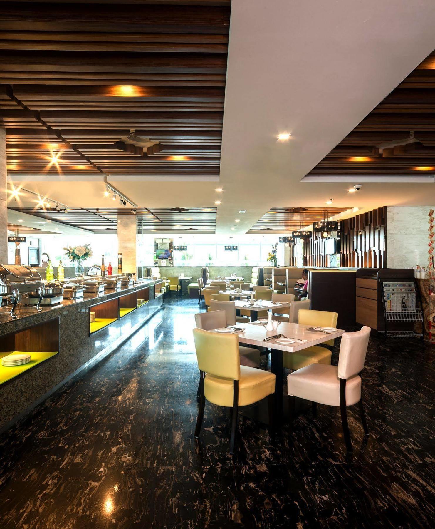 Promenade Hotel Бинтулу Екстериор снимка