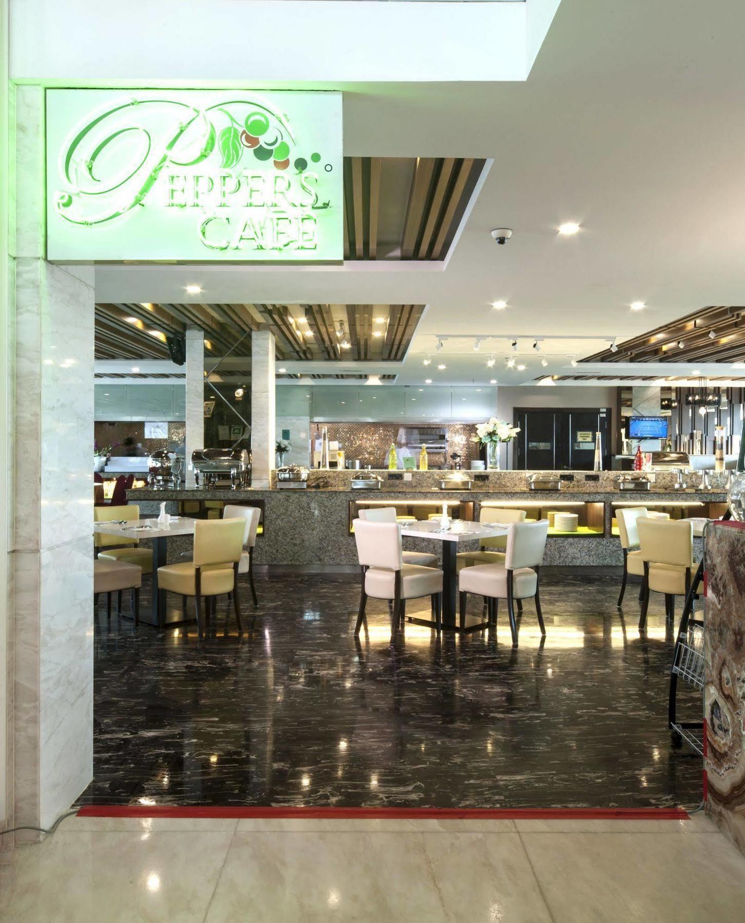 Promenade Hotel Бинтулу Екстериор снимка