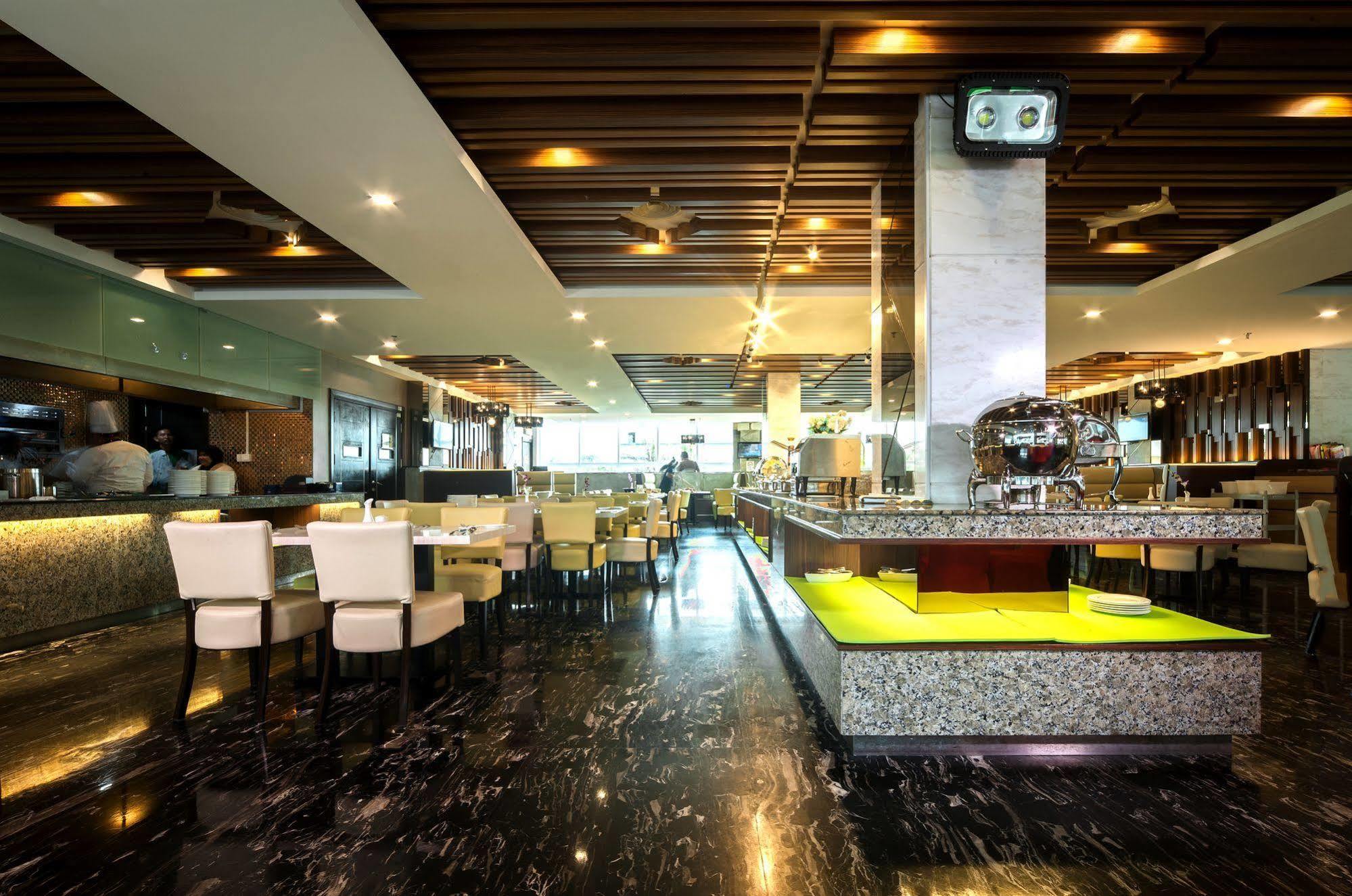 Promenade Hotel Бинтулу Екстериор снимка