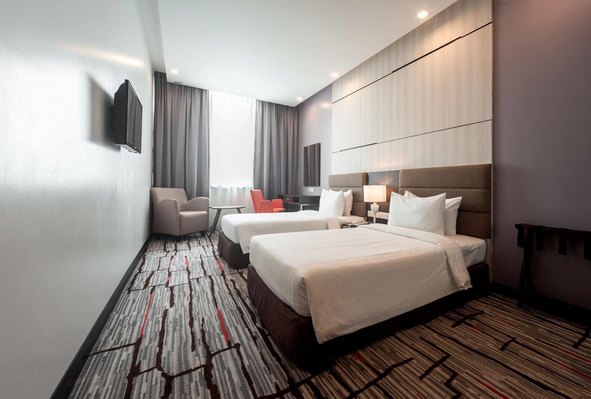 Promenade Hotel Бинтулу Екстериор снимка