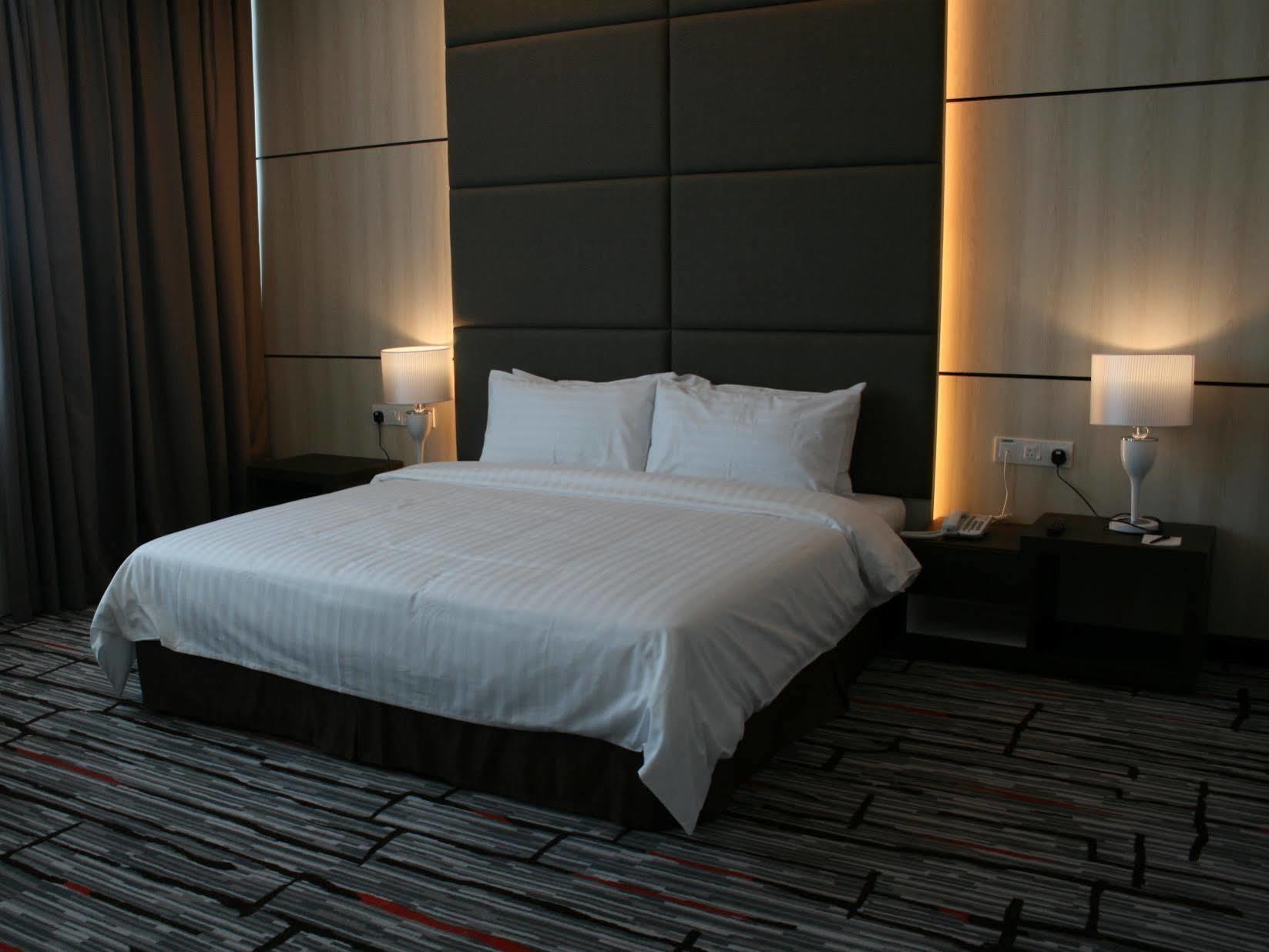 Promenade Hotel Бинтулу Екстериор снимка