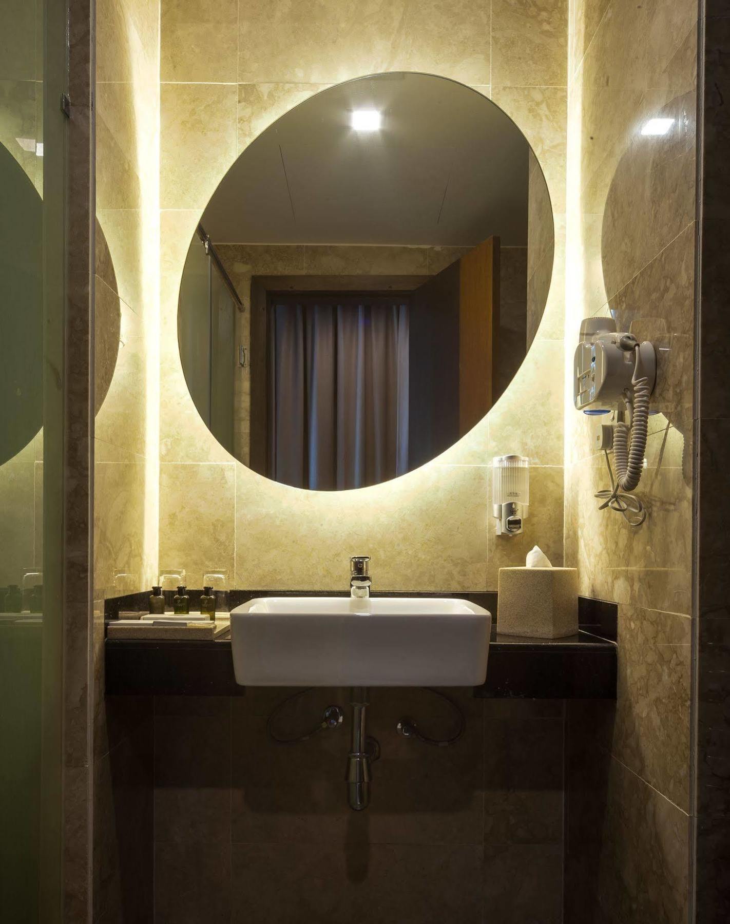 Promenade Hotel Бинтулу Екстериор снимка