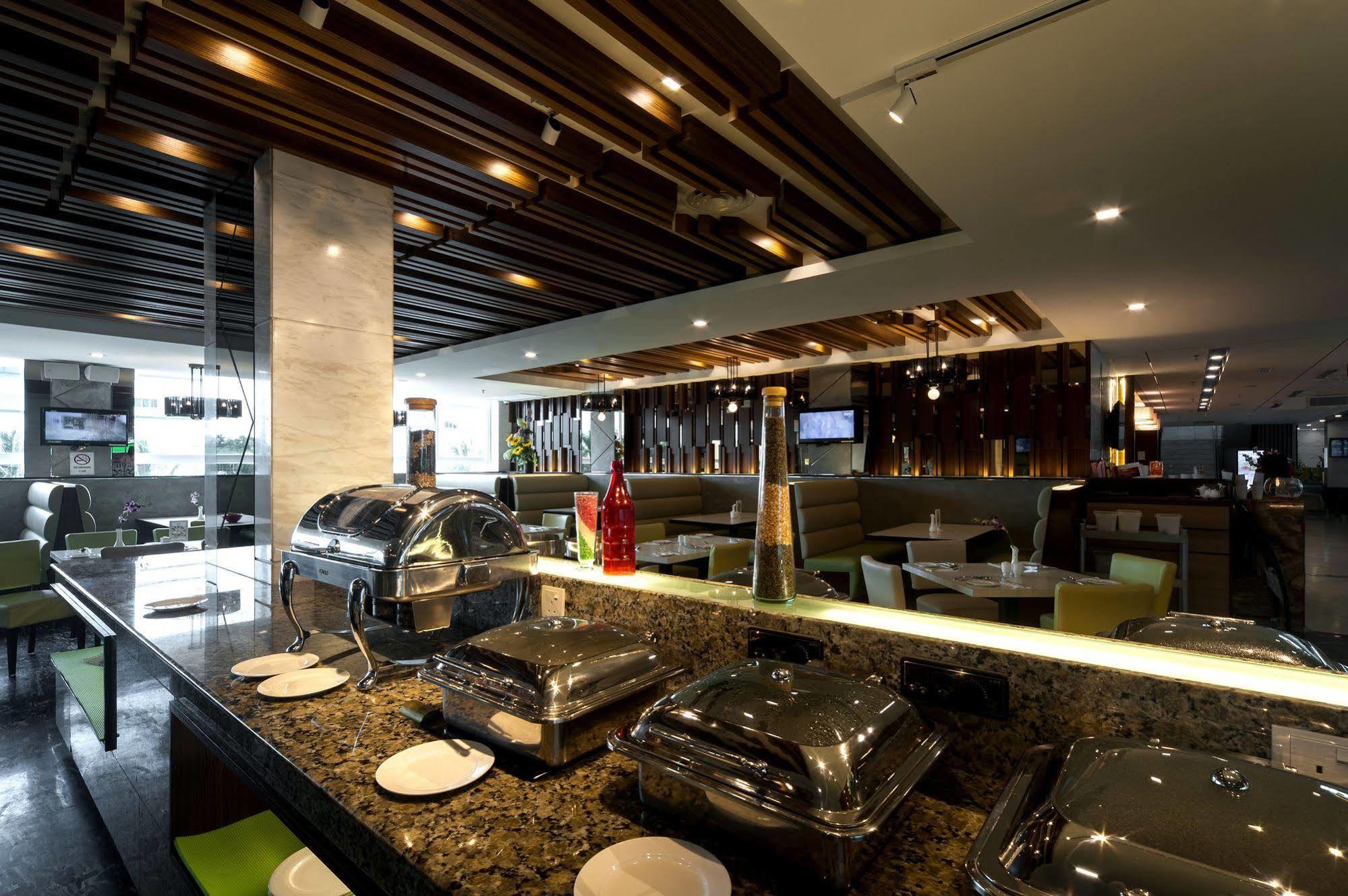 Promenade Hotel Бинтулу Екстериор снимка