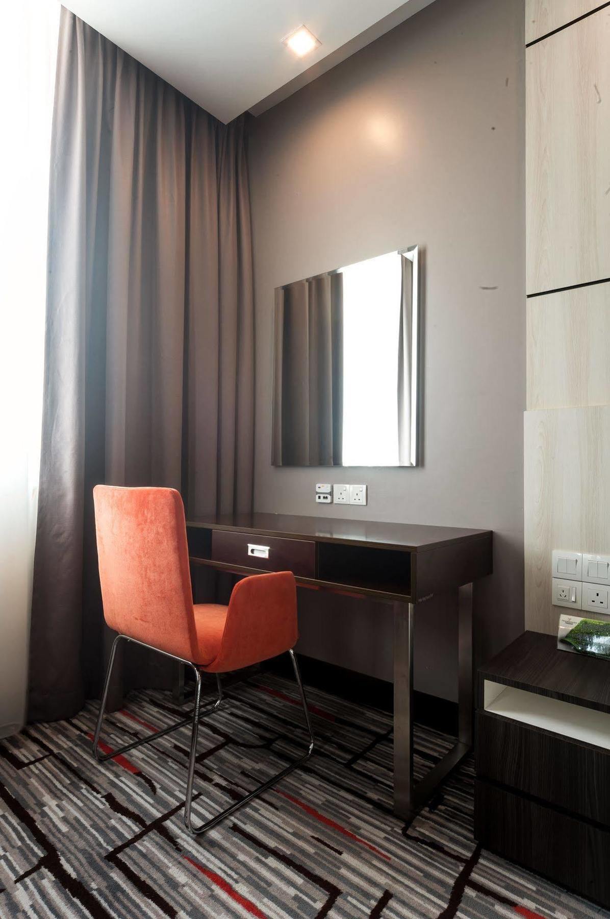 Promenade Hotel Бинтулу Екстериор снимка