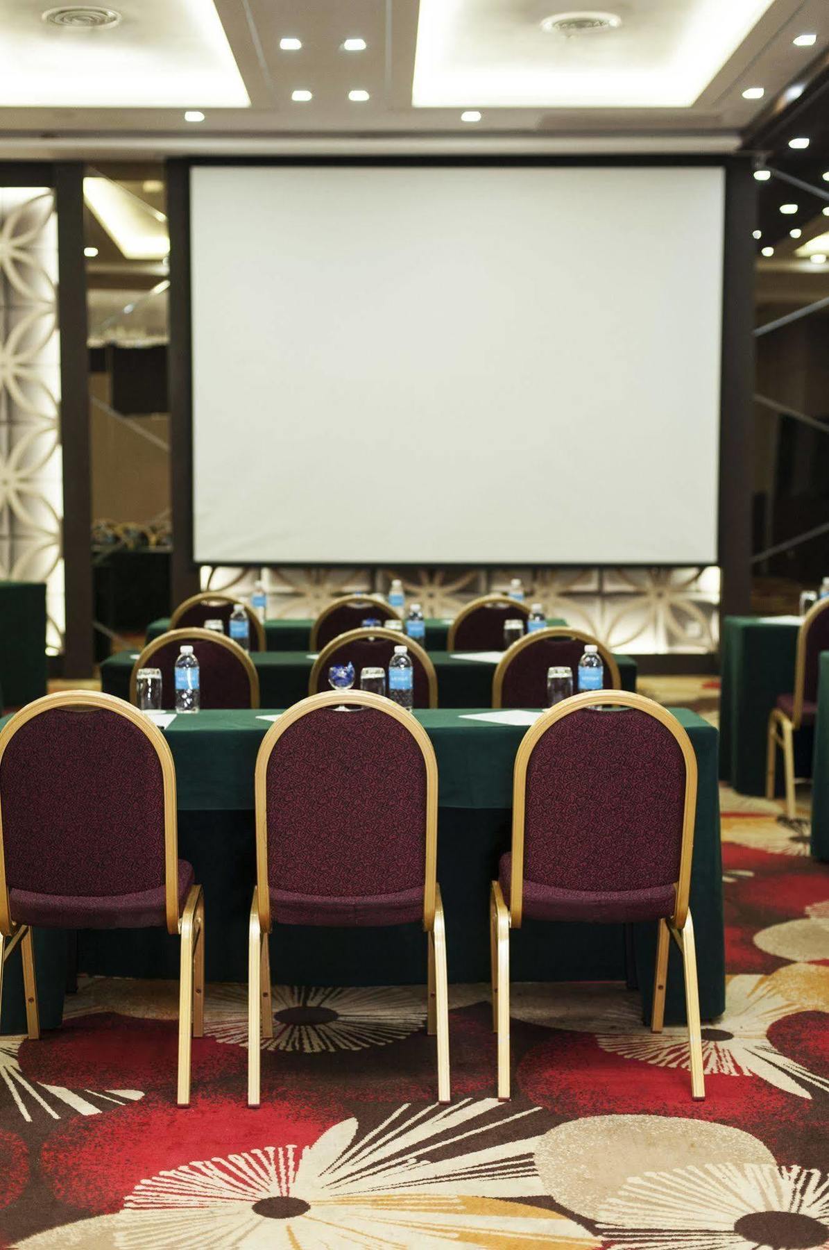 Promenade Hotel Бинтулу Екстериор снимка