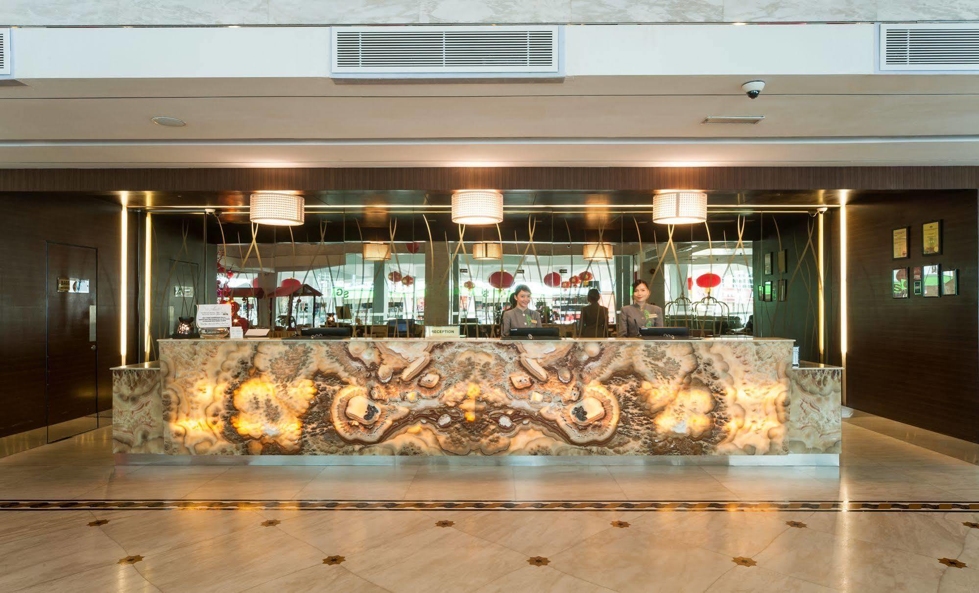 Promenade Hotel Бинтулу Екстериор снимка