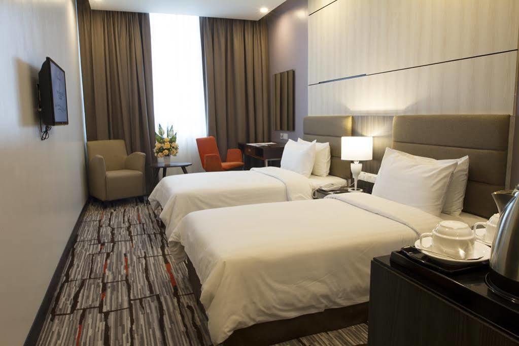 Promenade Hotel Бинтулу Екстериор снимка