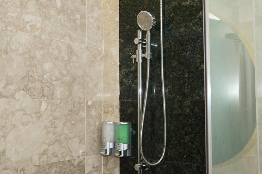 Promenade Hotel Бинтулу Екстериор снимка